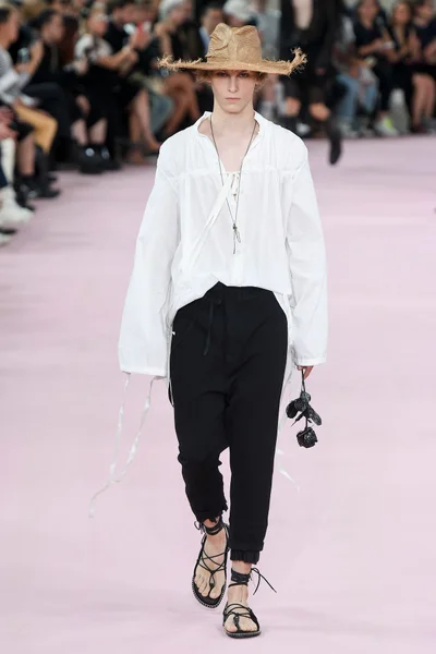 Look 3